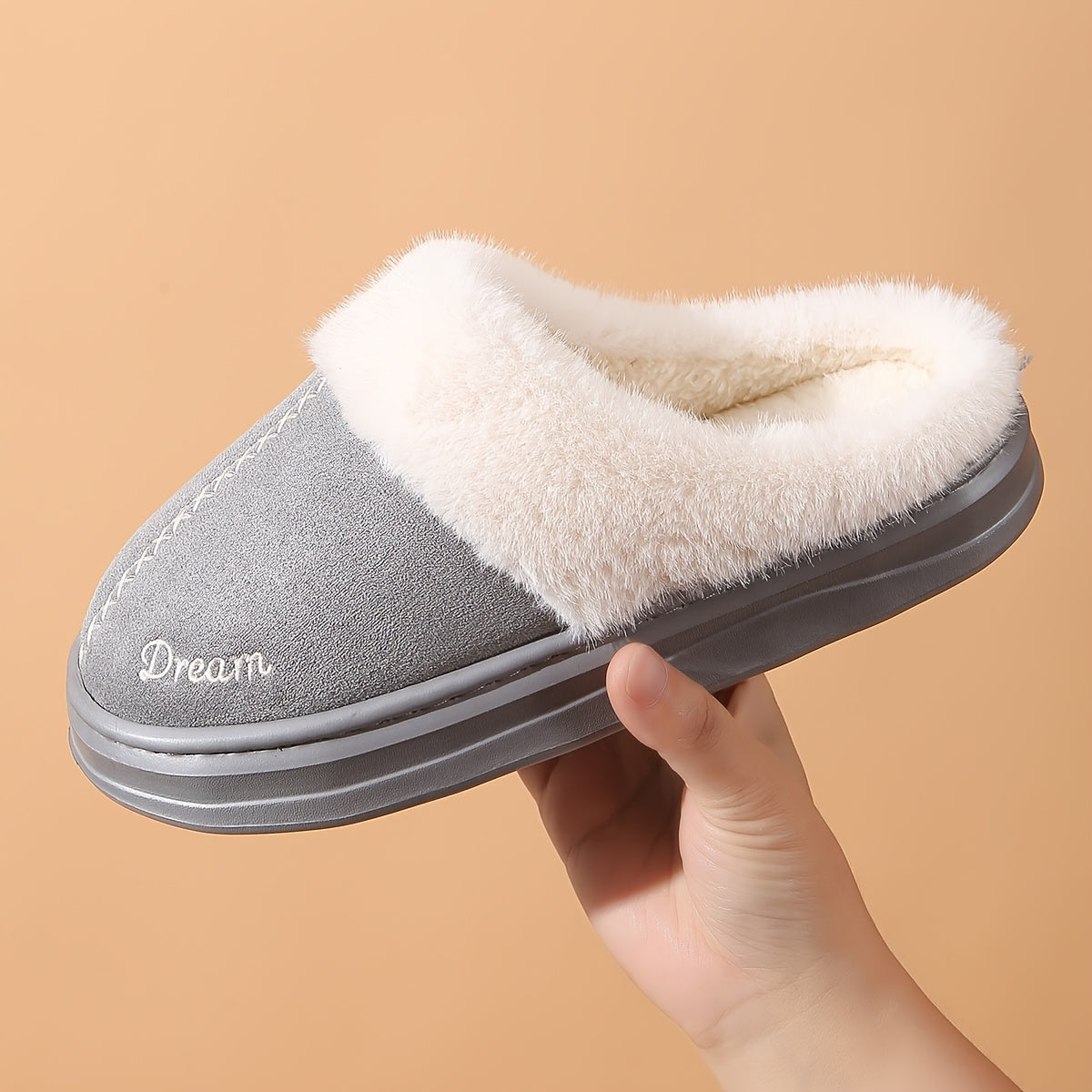 Suze – Cozy fur house slipper with warm lining.