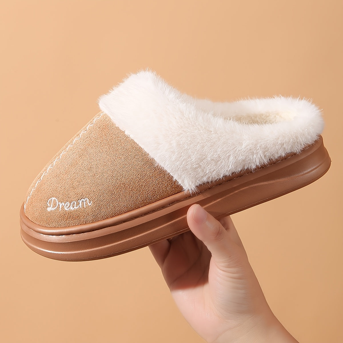 Suze – Cozy fur house slipper with warm lining.