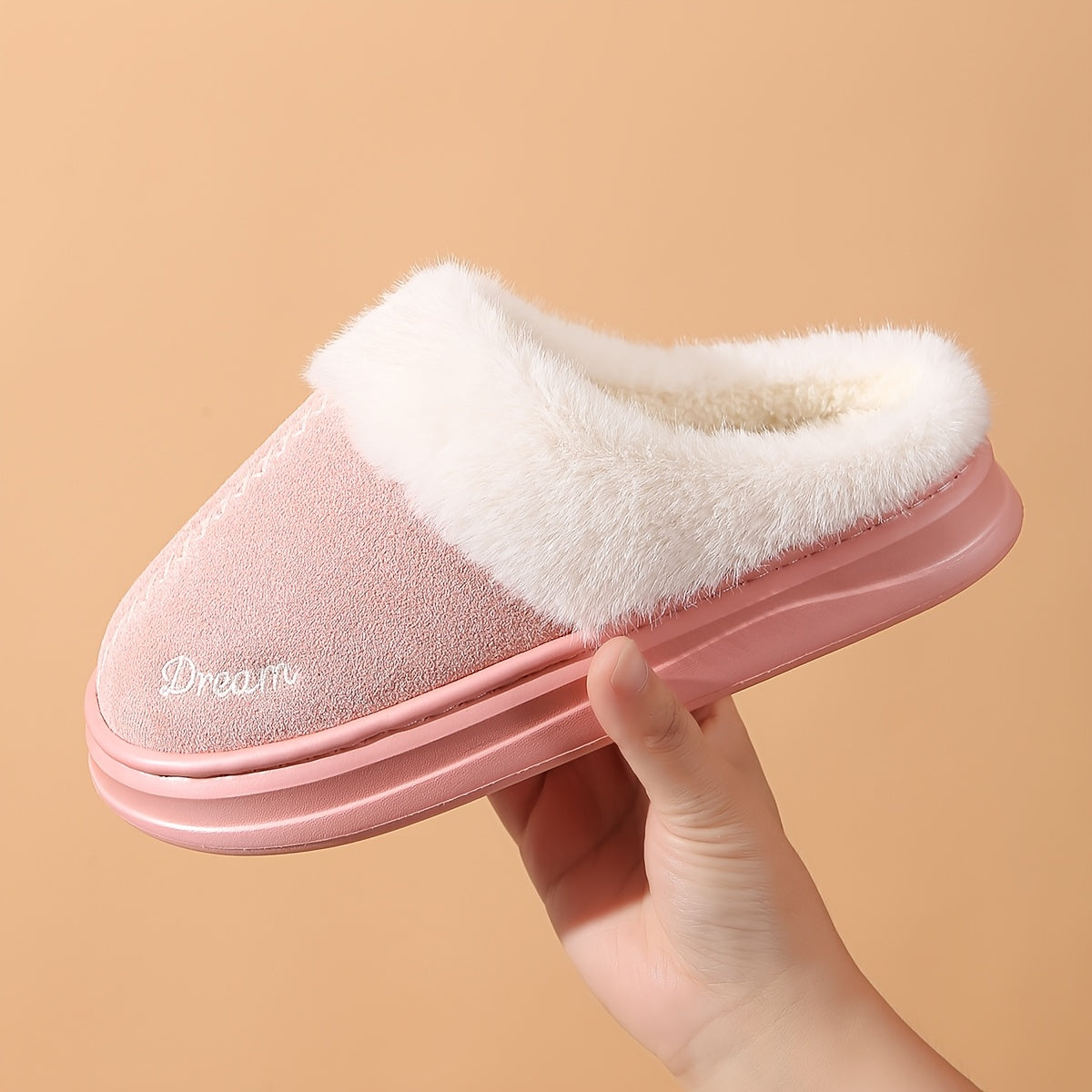 Suze – Cozy fur house slipper with warm lining.